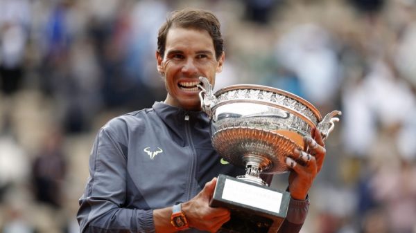 Rafa-Nadal-and-trophy-900x506