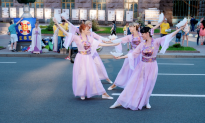 Falun Dafa Practitioners Share Spiritual Tradition with Ukraine Locals