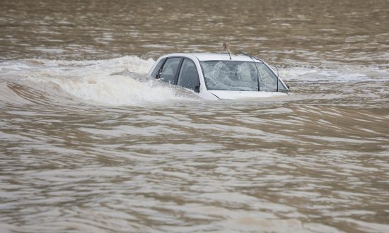 Life-saving Tip on How to Escape Sinking Car Within 30–60 Seconds