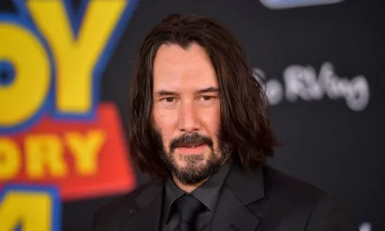 Keanu Reeves Fans Spot ‘Respectful’ Gesture in Photos