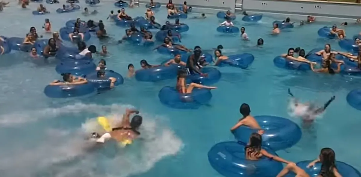 The lifeguard springs into action to rescue the person. (Lifeguard Rescue/YouTube)