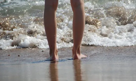 Man Dips Foot in Ocean Water and Contracts Flesh Eating Bacteria
