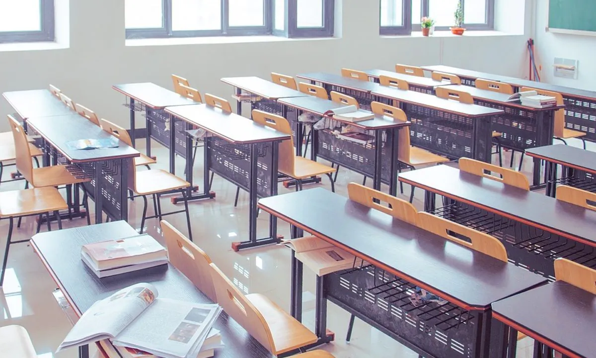 Stock image of a classroom. (Weisanjiang/Pixabay)
