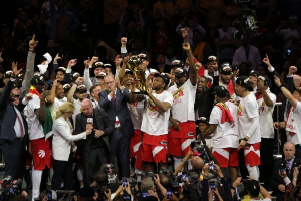 Raptors forward Kawhi Leonard (2) lifts up the Larry O'Brien Championship Trophy after being Golden State Warriors for the NBA Championship in game six of the 2019 NBA Finals at Oracle Arena on June 13, 2019. (Peter Casey-USA TODAY Sports/Reuters)