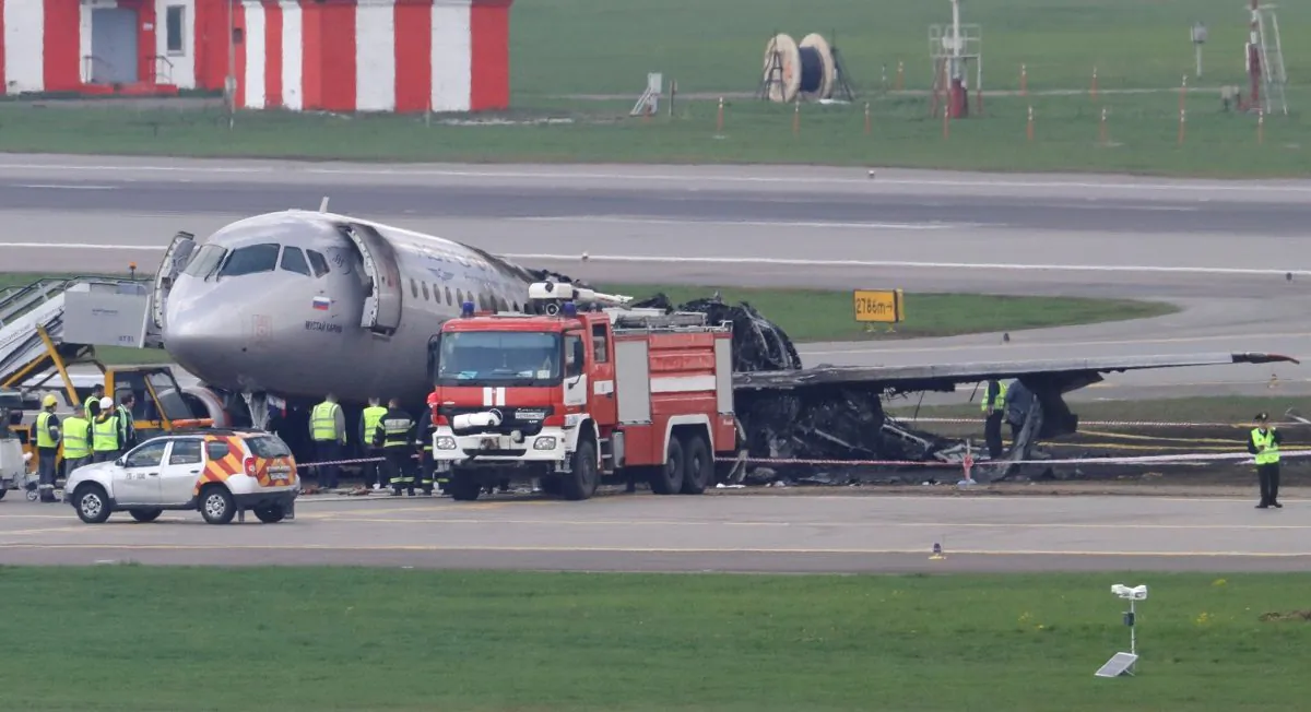 Members of emergency services and investigators work at the scene of an incident involving an Aeroflot Sukhoi Superjet 100 passenger plane at Moscow's Sheremetyevo airport, Russia on May 6, 2019. (Tatyana Makeyeva/Reuters/File Photo)