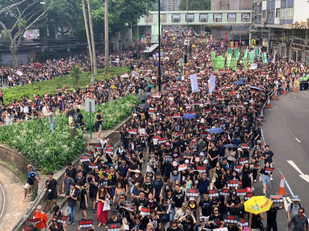 Scene from Hong Kong as march calling for the withdrawal of the 'evil' extradition bill begins ahead of schedule June 16, 2019. (Li Yi/The Epoch Times)