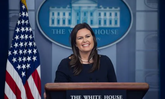 Mike Huckabee Defends Daughter Sarah Sanders Against David Axelrod’s Scathing Rebuke