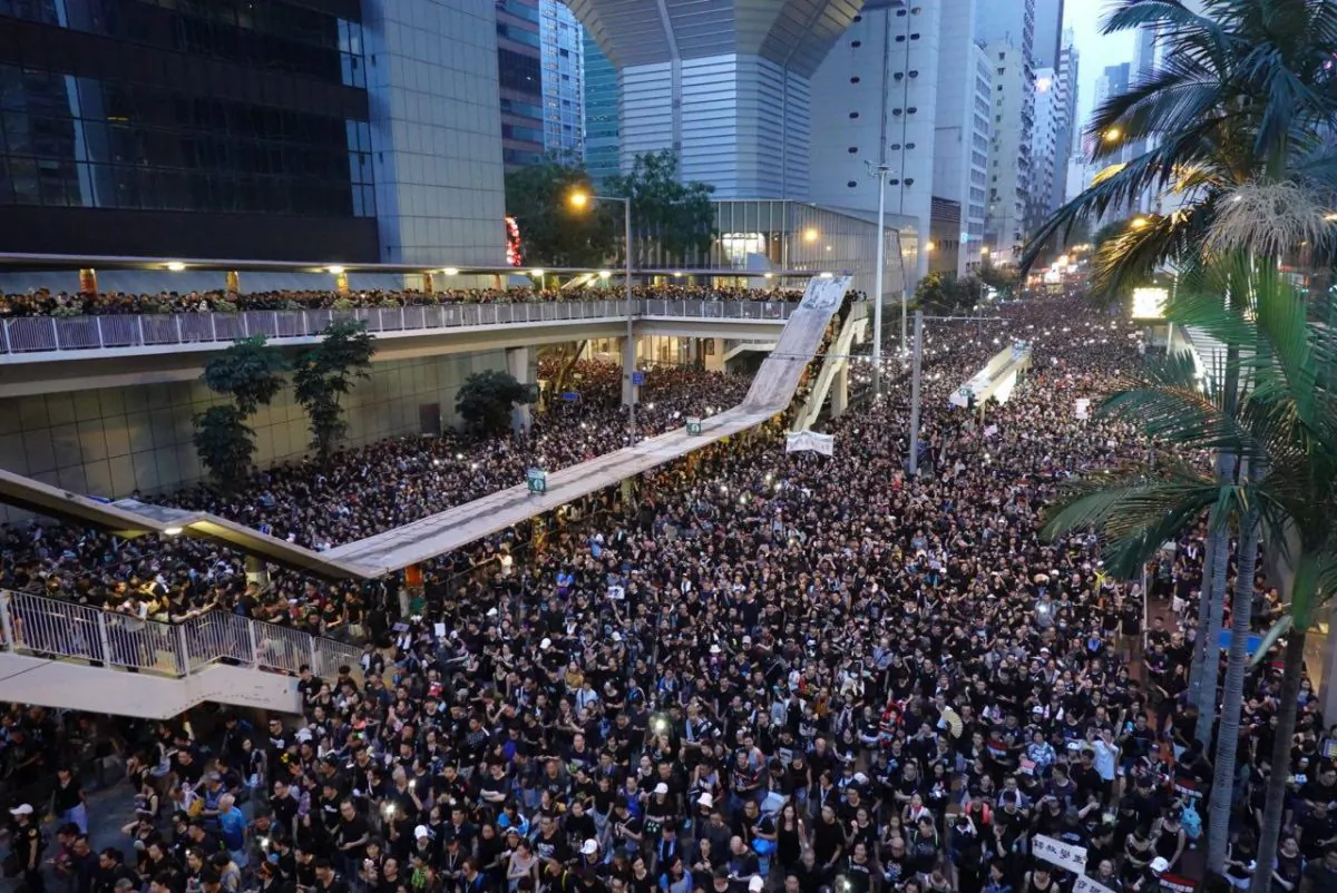 About 2 million Hong Kongers parade on June 16 to ask Carrie Lam government to withdraw the extradition bill. (Gang Yu/The Epoch Times)
