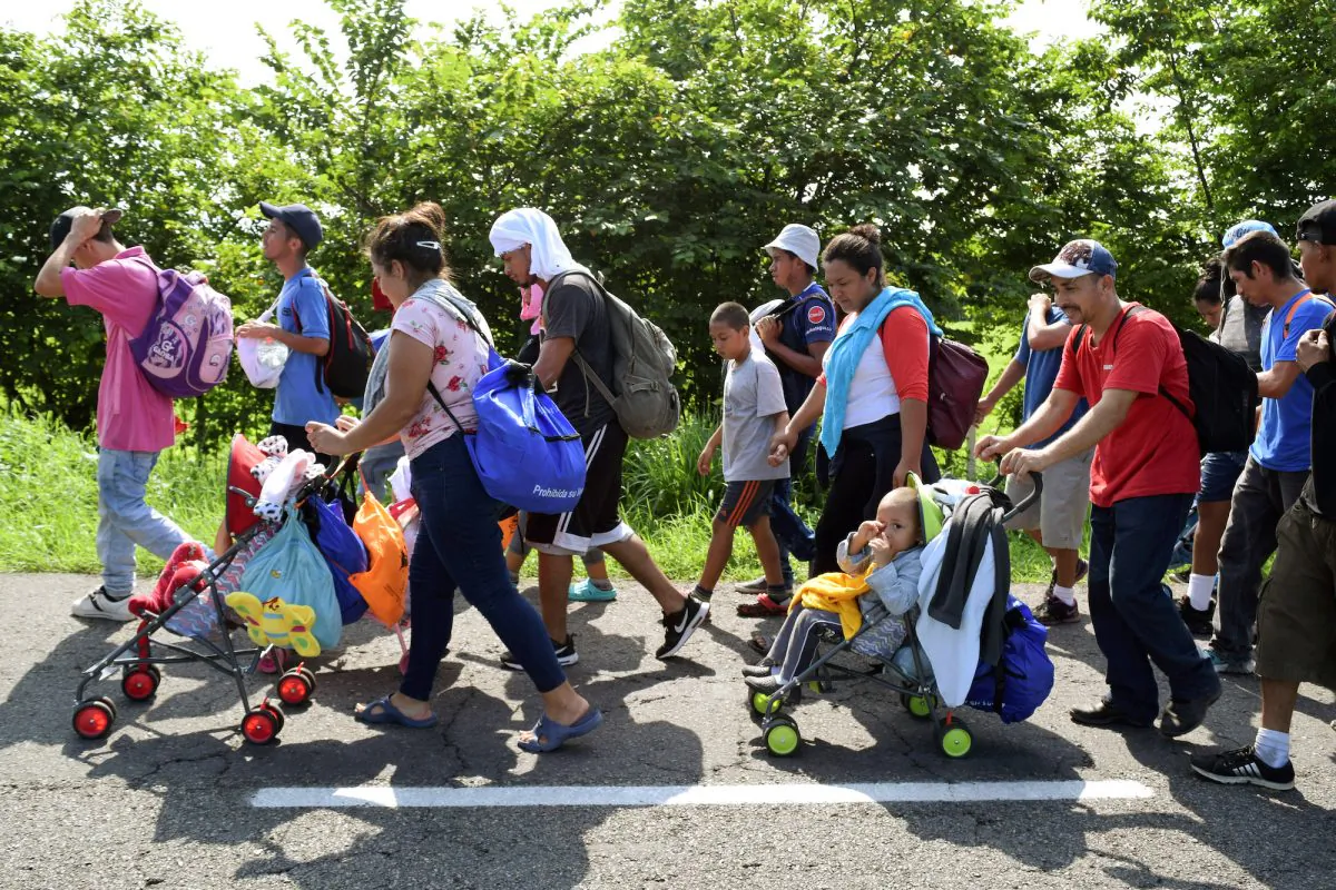 Migrants from Central America walk on a highway during their journey towards the United States, in Ciudad Hidalgo, Chiapas state, Mexico on June 5, 2019. (Jose Torres/Reuters)
