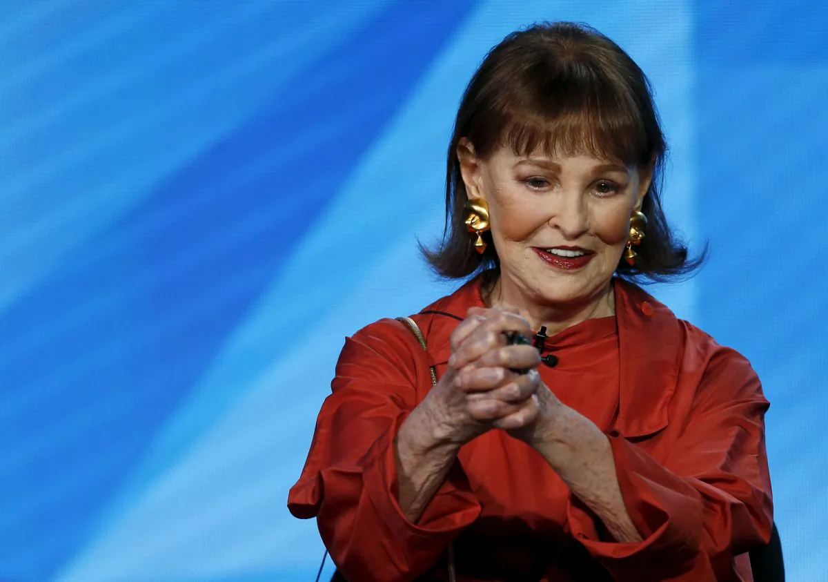 Actress Gloria Vanderbilt speaks at a panel for the HBO documentary "Nothing Left Unsaid" during the Television Critics Association Cable Winter Press Tour in Pasadena, California on Jan. 7, 2016. (Mario Anzuoni via Reuters)