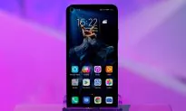 Huawei Prepares for 40-60 Percent Fall in International Smartphone Shipments: Bloomberg