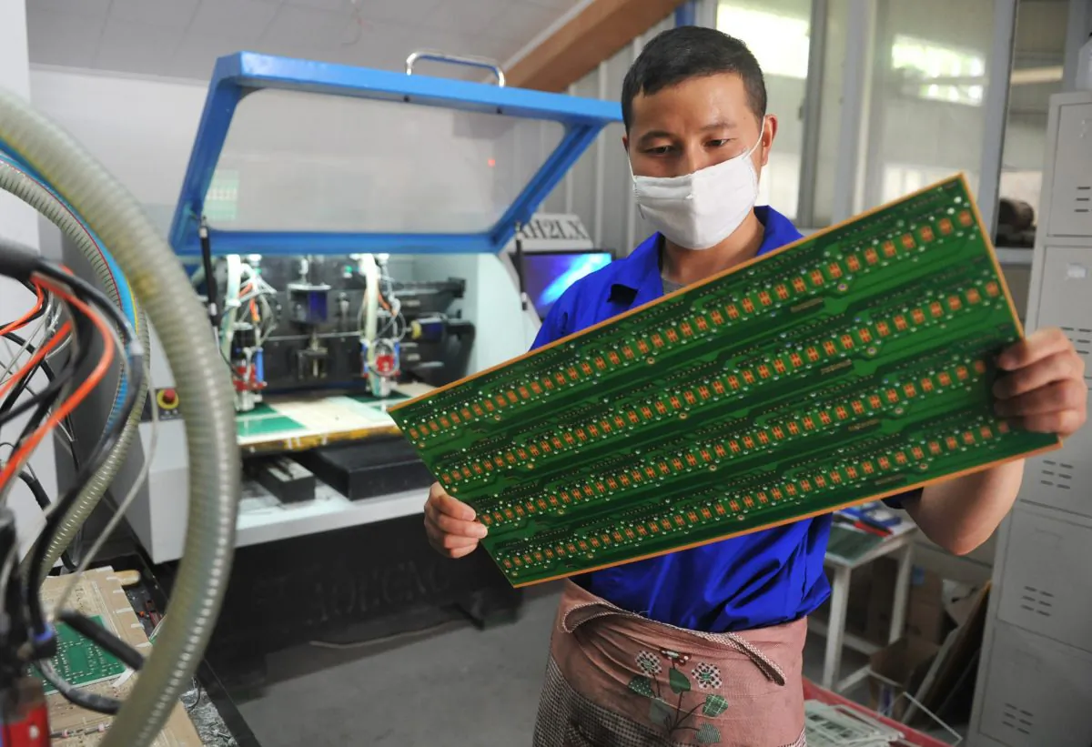 A worker checking a circuit board at a factory in Hangzhou in China's eastern Zhejiang province on May 22, 2018. (-/AFP/Getty Images)