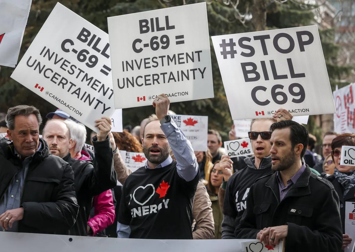 Pro-pipeline supporters rally outside a public hearing of the Senate Committee on Energy, the Environment and Natural Resources regarding Bill C-69 in Calgary on April 9, 2019. The federal government rejected roughly half of the Senate’s amendments to the bill. (The Canadian Press/Jeff McIntosh)