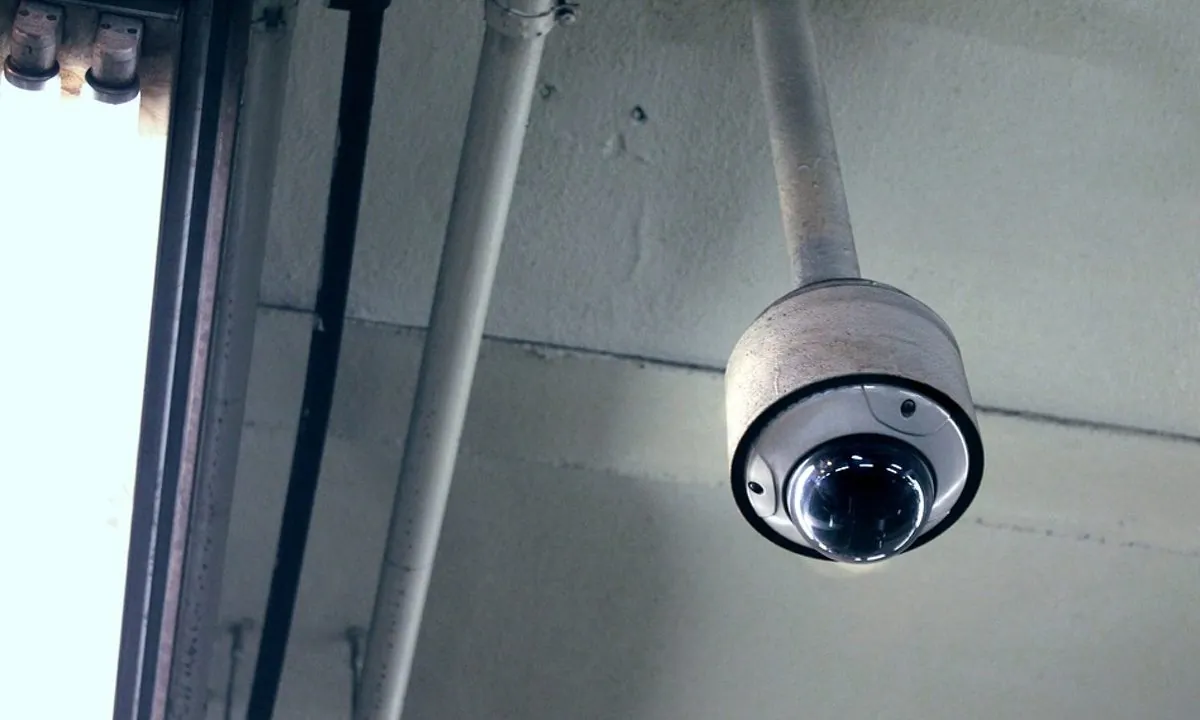 Stock image of a surveillance camera. (FlitsArt/Pixabay)