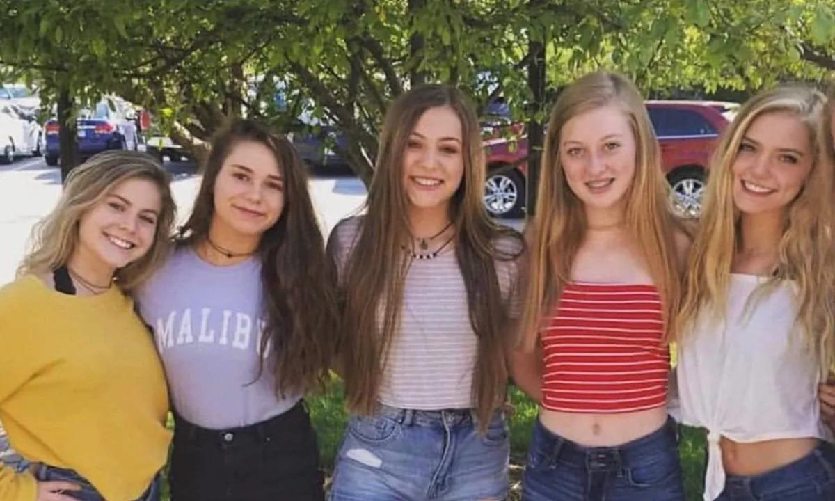 (L-R) Roan Brandon, 15, Kloe Odermatt, 16, Alexandra Minardi, 15, Addisyn Pfeifer, 16, and Abigail Barth, 16. (Prayers & Support for Gretna/GoFundMe)