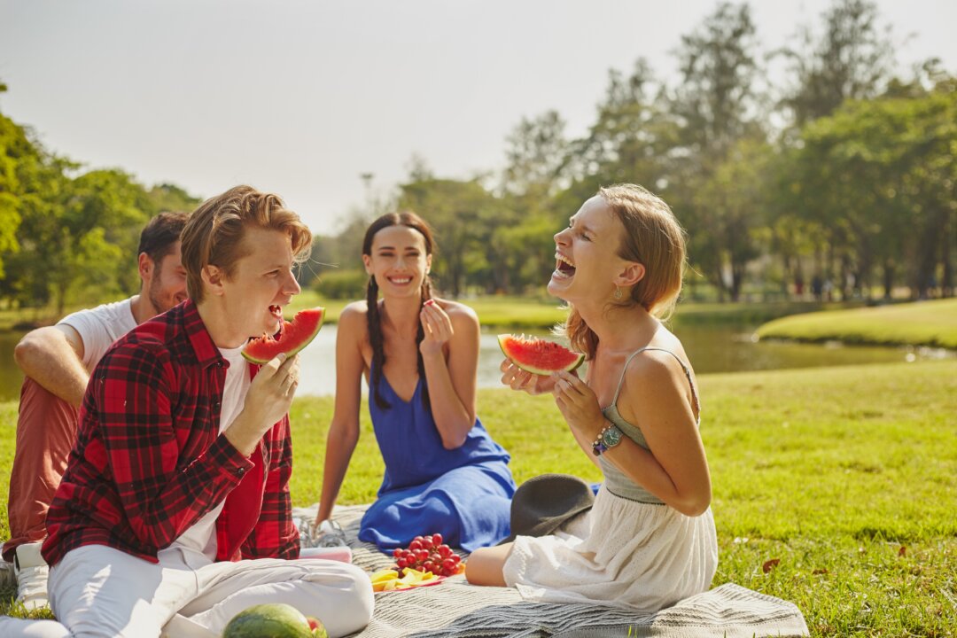 Spending time in nature makes us happier and healthier the more we do it without any negative side effects. (Free around/Shutterstock)