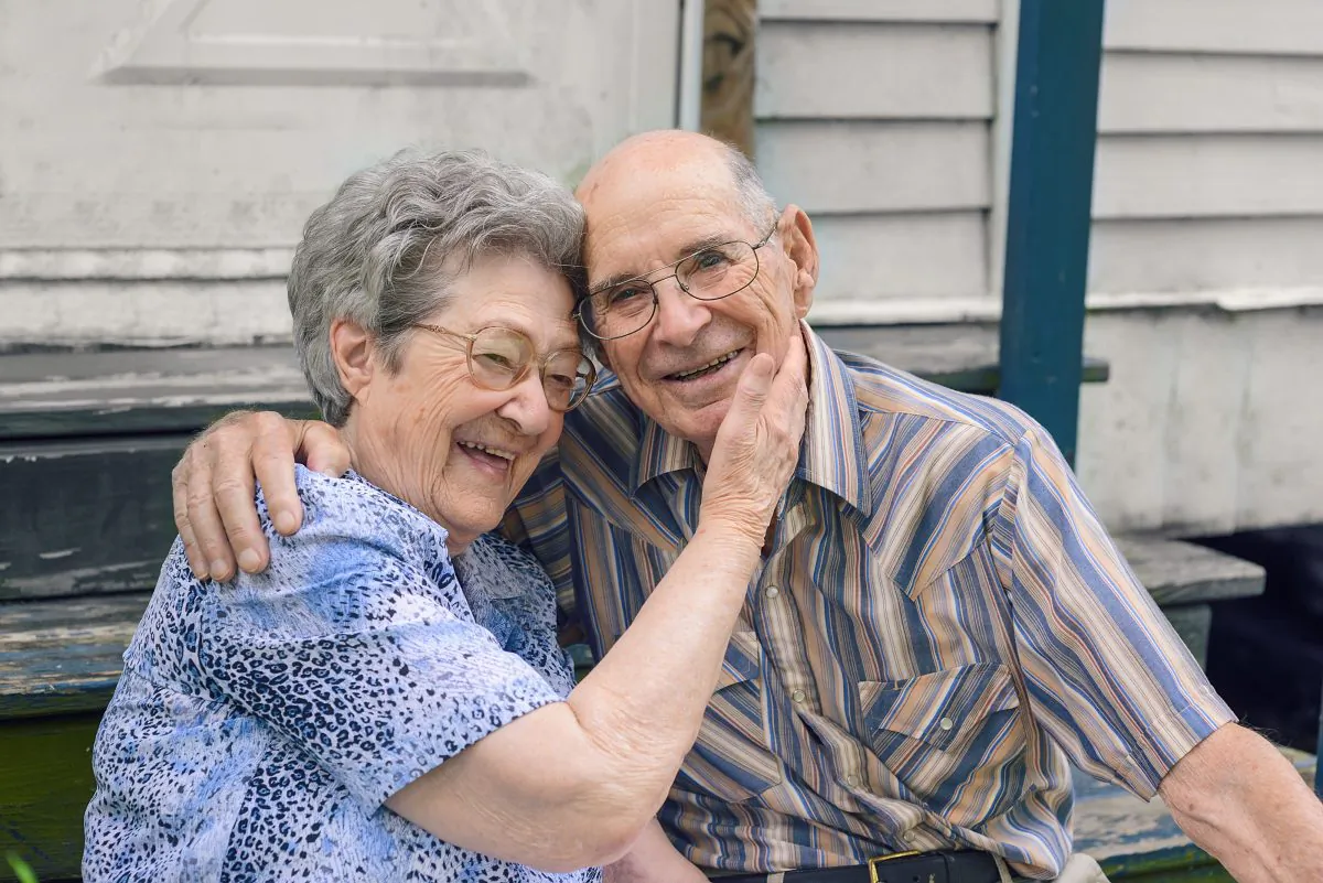 A happy elderly couple. (ccpixx photography/Shutterstock)