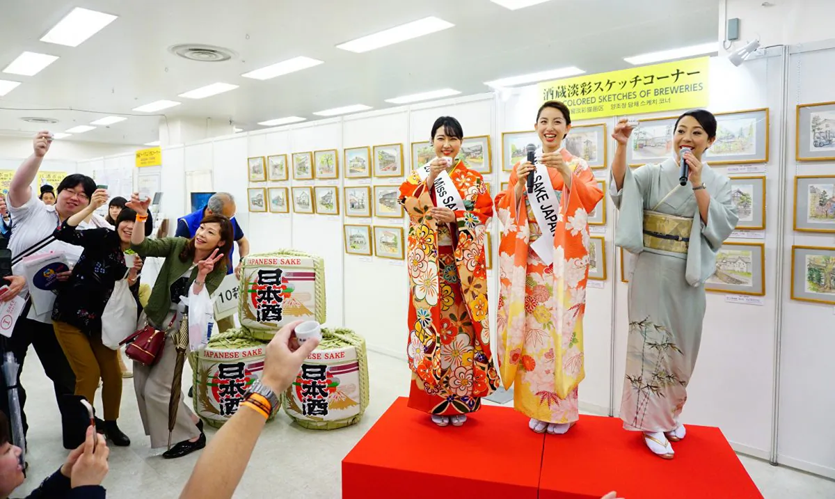 Miss Sake joined the Japanese Sake Fair in traditional Japanese kimono. (The Epoch Times)