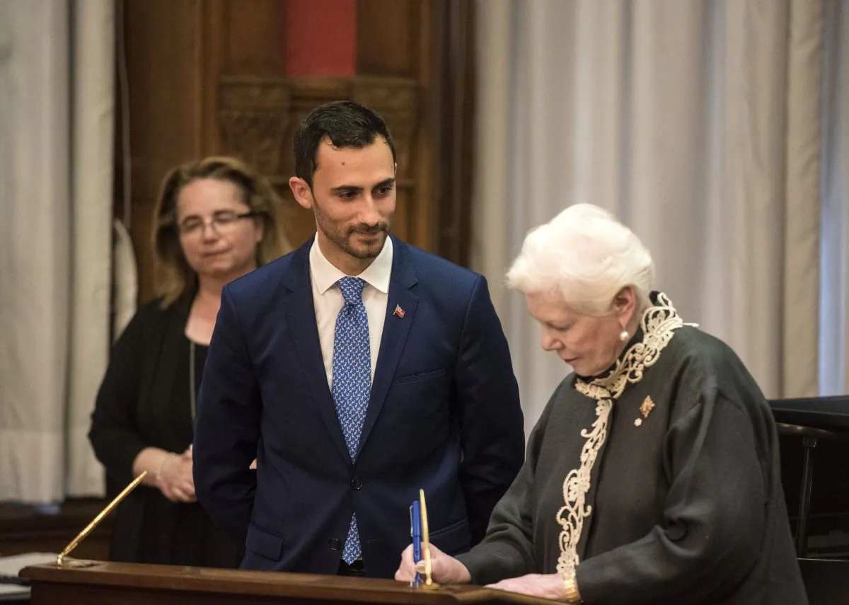 Stephen Lecce is sworn in as Ontario's Minister of Education by Lieutenant Governor of Ontario Elizabeth Dowdeswell at Queen's Park in Toronto on June 20, 2019. (THE CANADIAN PRESS/ Tijana Martin)