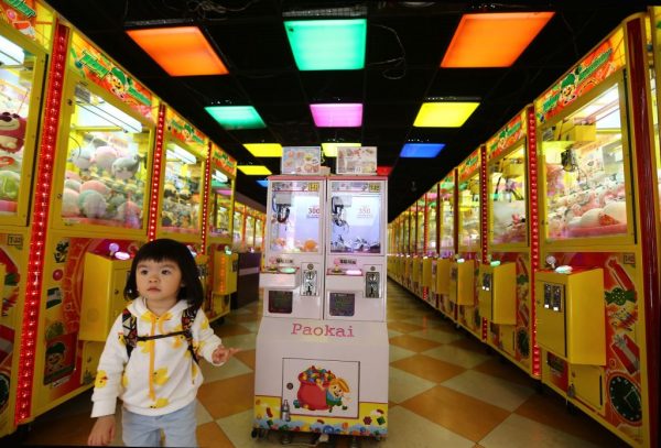 Claw machine shop