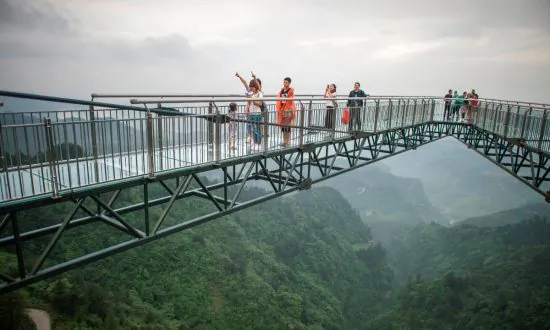 Woman Jumps Off Cliff Everyday to Deliver Food to Co-workers