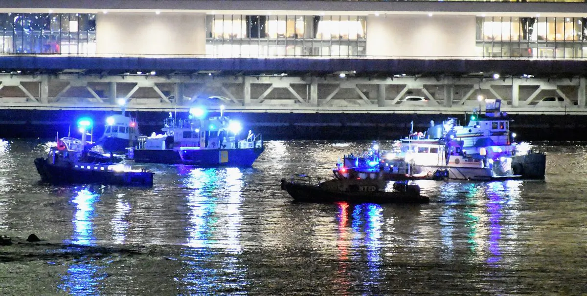 Emergency responders work at the scene of a helicopter crash in the East River in New York City on March 11, 2018. (Photo by Dimitrios Kambouris/Getty Images)