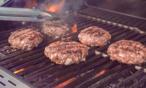 What Happens When You Put Ice Cubes on Burgers? A Master Chef’s Secret Is Revealed