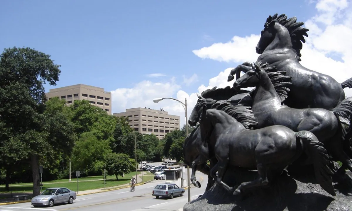 Proctor's Mustangs (1948) overlooking the Engineering Sciences buildings in the University of Texas, Austin. (CC BY 2.5/Wikimedia Commons)