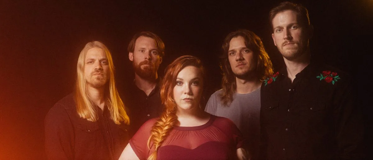 King Cardinal (L–R): Scott Roush (drums), Andrew Porter (bass), Texanna Dennie (vocals), Ben Waligoske (pedal steel), and the group’s founder, Brennan Mackey (guitar/vocals). (Anthony Isaac)