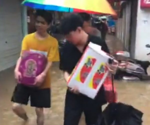 Flood food delivery