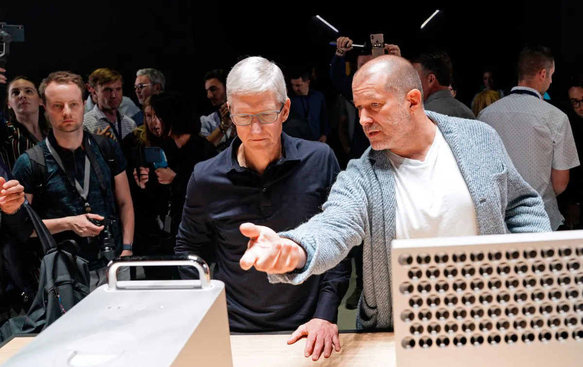 Apple CEO Tim Cook and Chief Design Officer Jonathan Ive (R) look over the new Mac Pro during Apple's annual Worldwide Developers Conference in San Jose, California, U.S. June 3, 2019. (Reuters/Mason Trinca)