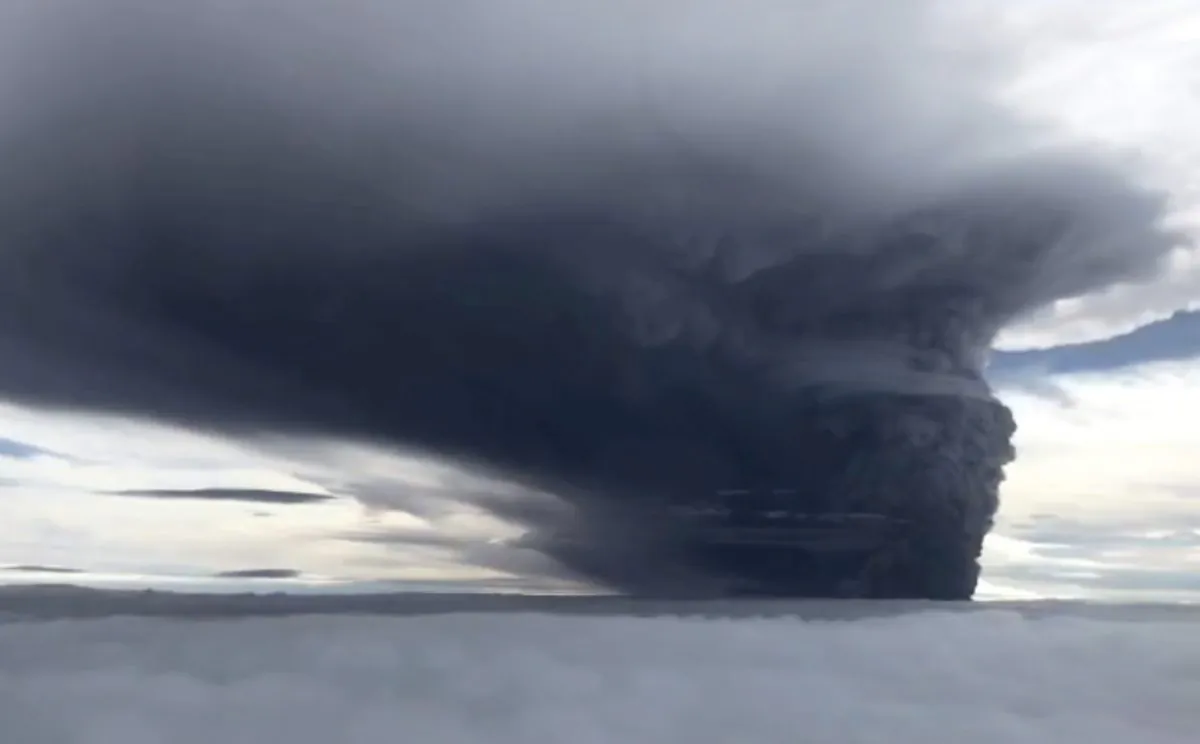 Ash billows from Mount Ulawun during a volcanic eruption, West New Britain, Papua New Guinea on June 26, 2019. (Eroli Tamara via Reuters)