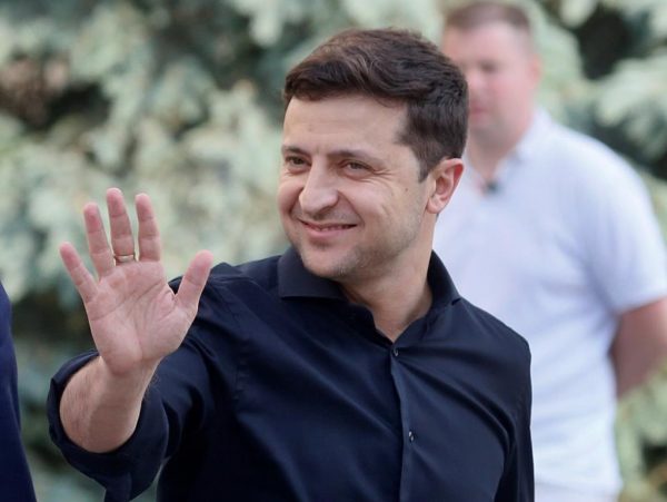 Ukrainian President Volodymyr Zelenskiy, greets media prior his meeting with German Foreign Minister Heiko Maas and French Foreign Minister Jean-Yves Le Drian in Kiev, Ukraine on May 30, 2019. (Efrem Lukatsky/AP, The Canadian Press)