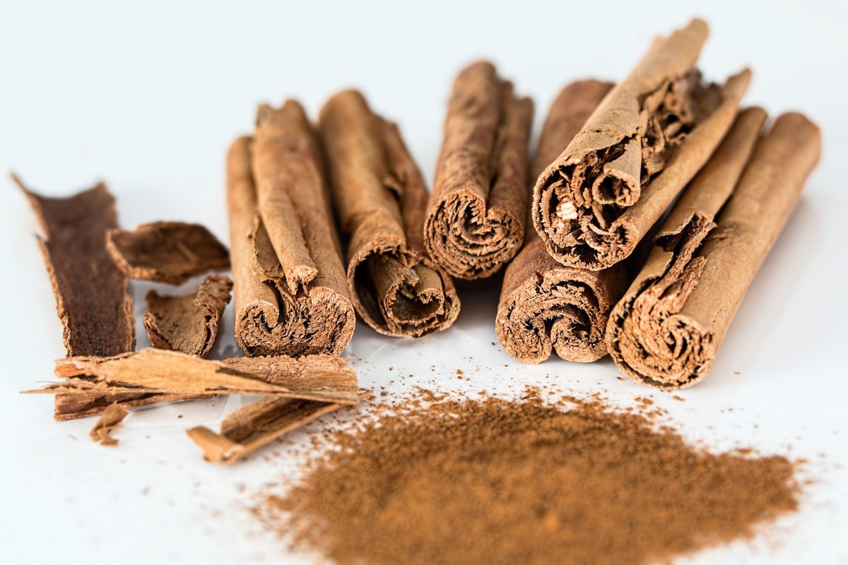 True Ceylon will be a lighter shade of brown, a finer powder and have a sweeter scent. When buying the sticks, ceylon will be thinner and rolled in one direction. (Pixabay)
