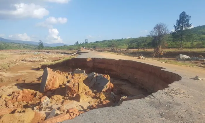Cyclone Idai left a trail of distruction in Zimbabwe's Chimanimani district, in March 2019. (Courtesy of Kenneth Matimaire) 