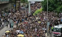 230,000 March in Hong Kong to Reach Out to Mainland Chinese Tourists About Protest