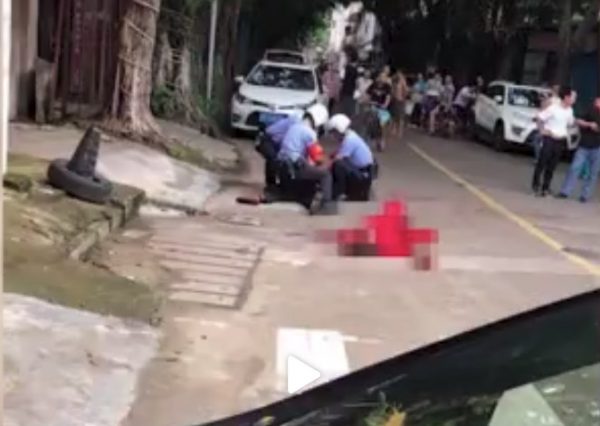 Man stabs girlfriend