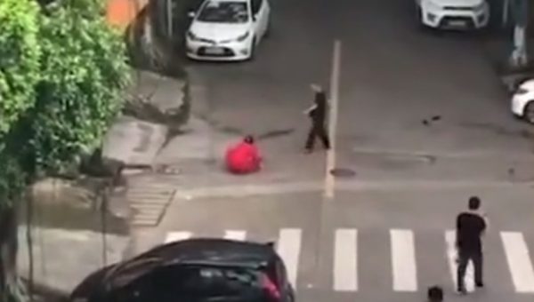 Man stabs girlfriend