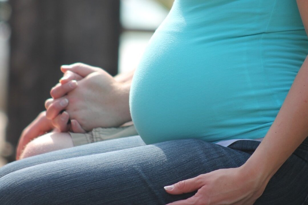 Stock image of a pregnant woman. (Greyerbaby/Pixabay)