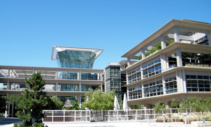 CalPERS headquarters in Sacramento, California. (Coolcaesar/CC-BY-SA-3.0/Wikimedia Commons)