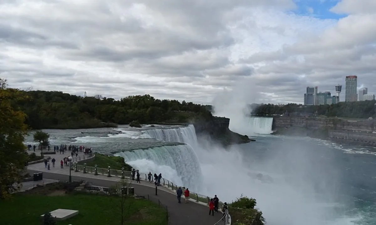 Stock image of Niagara Falls. (Pixabay)