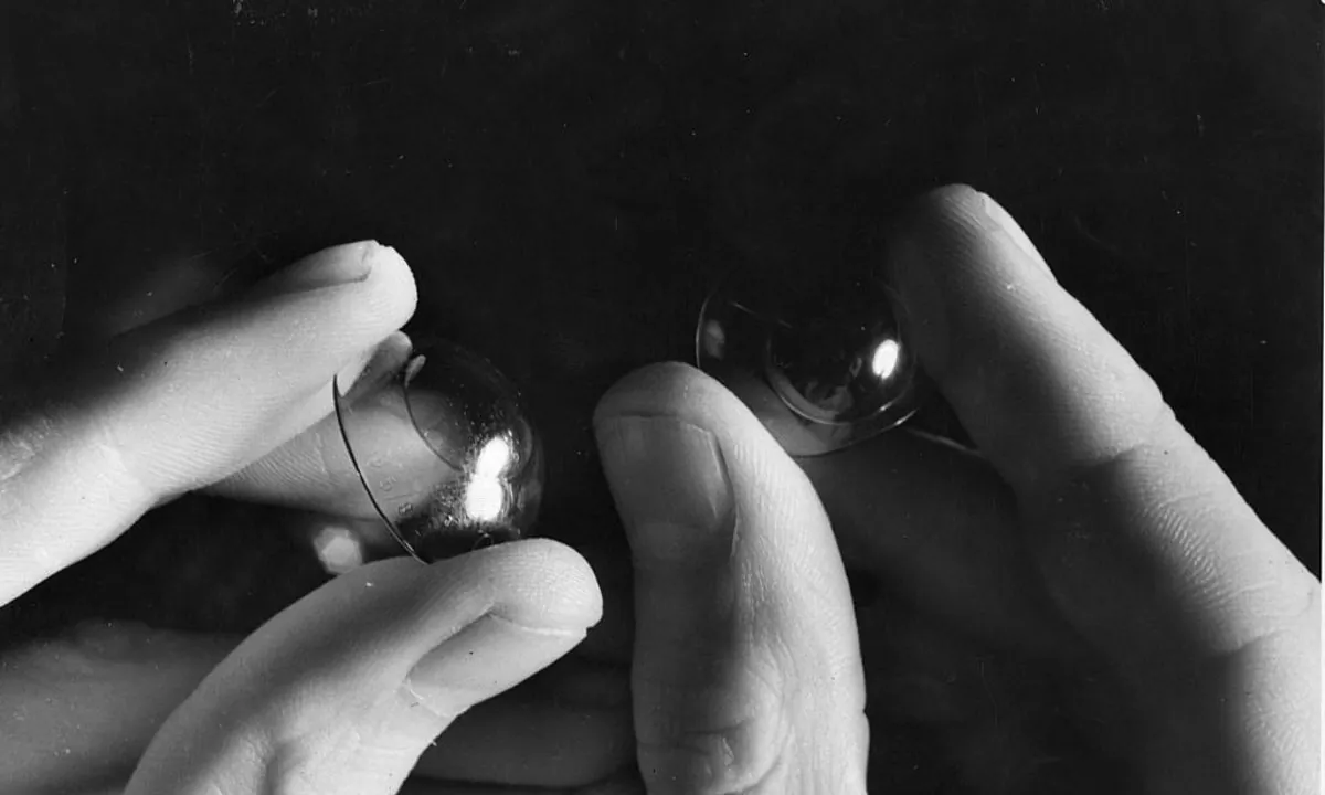 Stock image of contact lenses. (Hulton Archive/Getty Images)