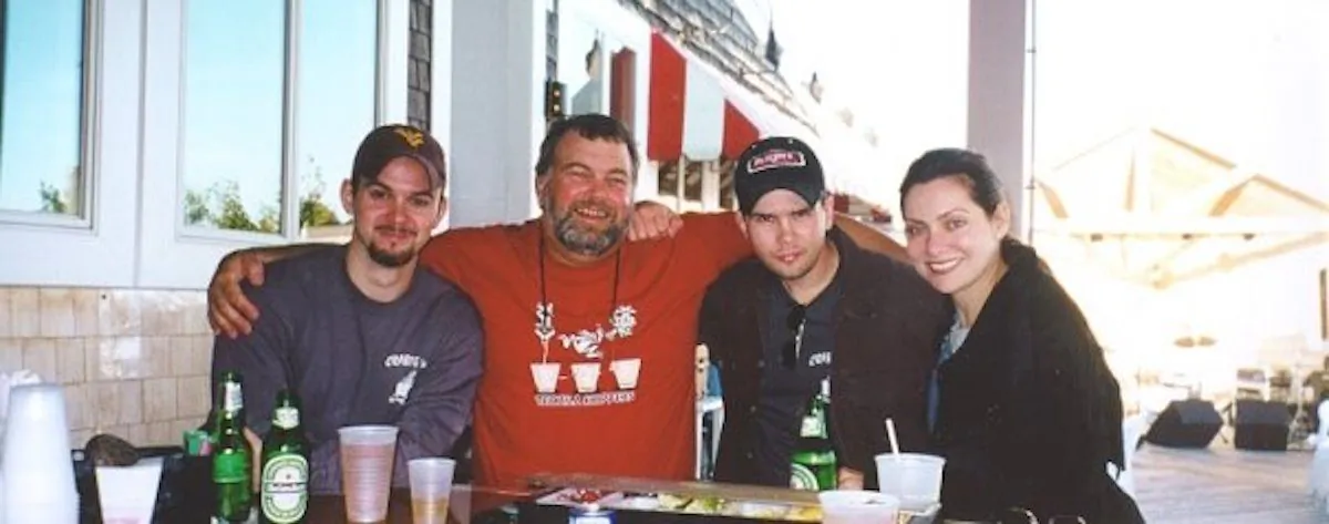 Bob Holmes (C) with his children. Holmes was a legendary private investigator. (Courtesy of Rob Holmes)