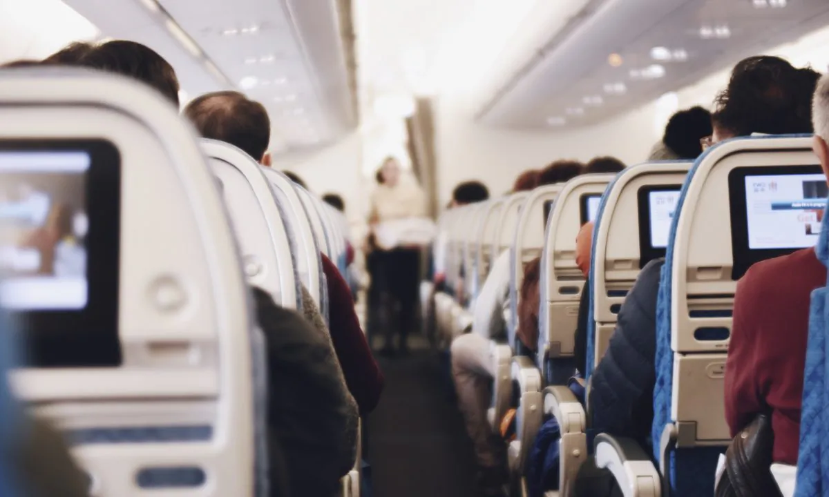 Airplane aisle during flight. (Suhyeon Choi/ Unsplash)