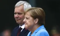Doctor Weighs In on Possible Cause of Merkel’s Shaking