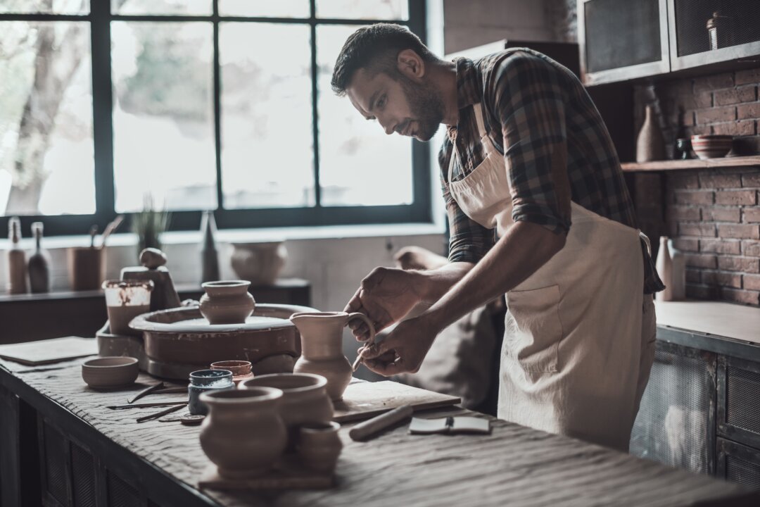 About to take on a new
hobby? Best to do a gut
check and make sure you’re
really committed before
turning your garage
into a pottery
studio. (Shutterstock)