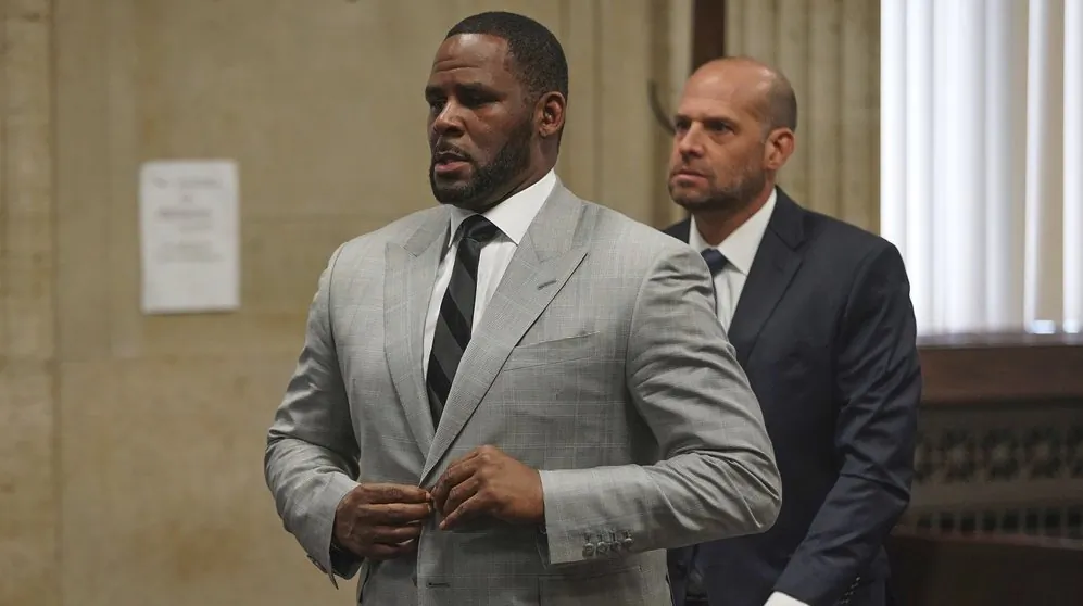 Singer R. Kelly pleads not guilty to 11 additional sex-related felonies during a court hearing before Judge Lawrence Flood at Leighton Criminal Court Building in Chicago on June 6, 2019. (E. Jason Wambsgans/Chicago Tribune via AP)