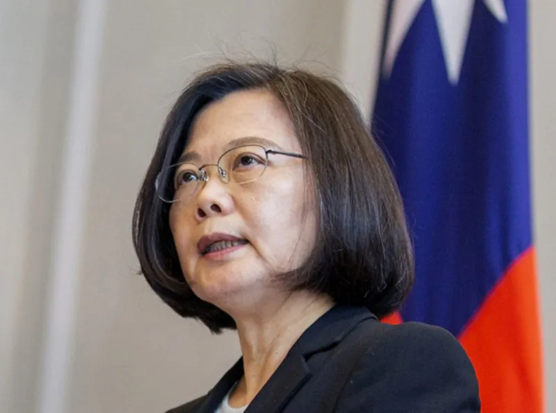 Taiwanese President Tsai Ing-wen speaks during a military award ceremony at the Presidential office in Taipei, Taiwan, on April 16, 2019.  Taiwan's "red" media often post CCP's articles critical of Tsai verbatim. (Taiwan Presidential Office via AP)
