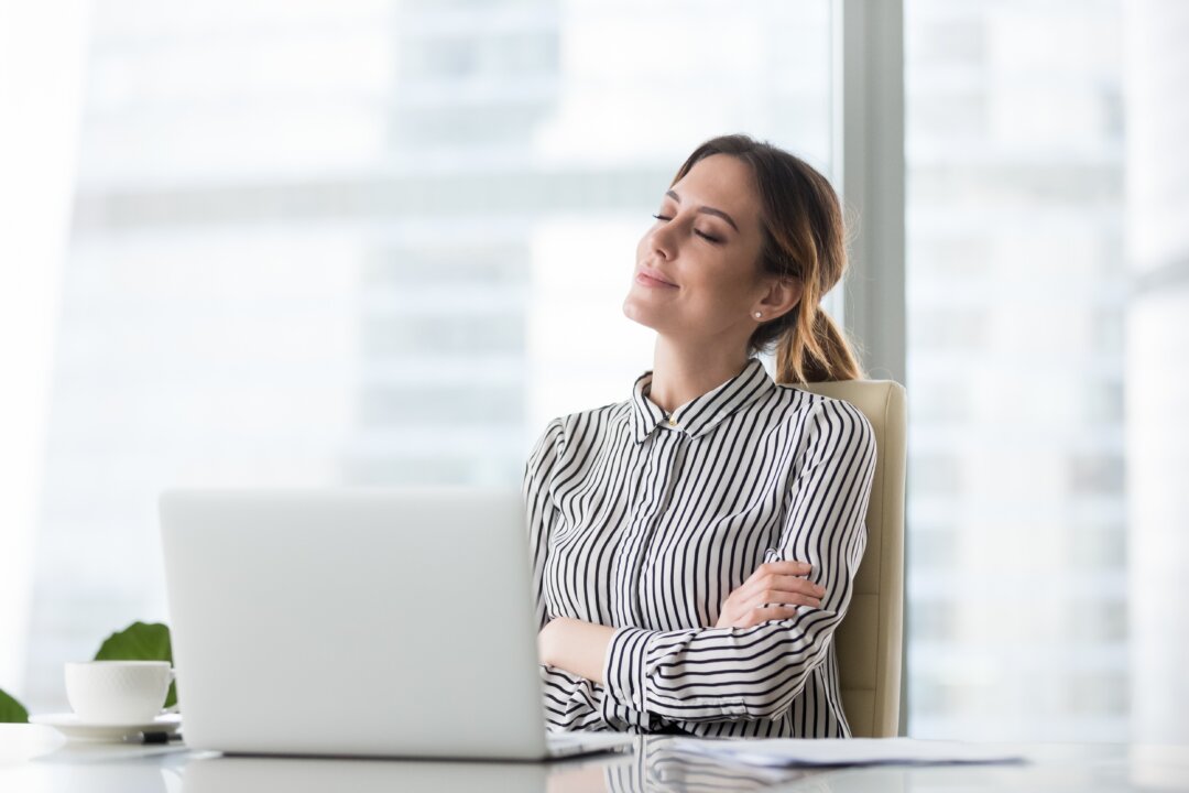 Taking a moment to truly acknowledge when something good happens is one step in rebalancing a negativity bias. (fizkes/Shutterstock)
