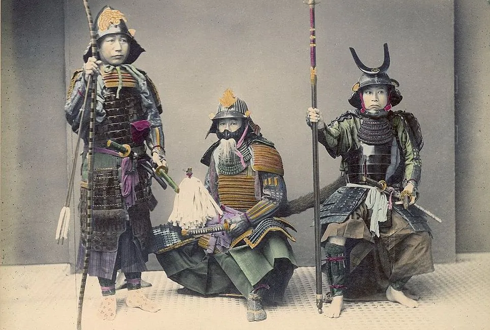 A photo of samurai in armor by Kusakabe Kimbei. (Public domain)